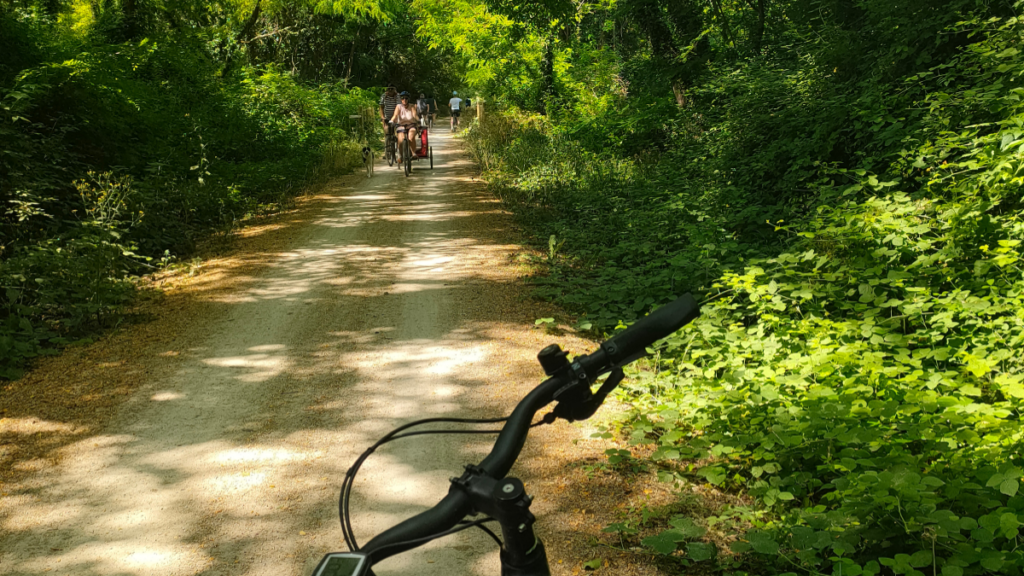 Voie verte Balazuc Ruoms Ardèche à vélo