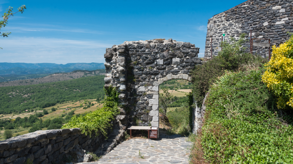 Saint Laurent sous Coiron village de caractère d'Ardèche