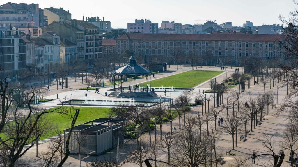 Coeur du Kiosque Peynet à Valence panorama