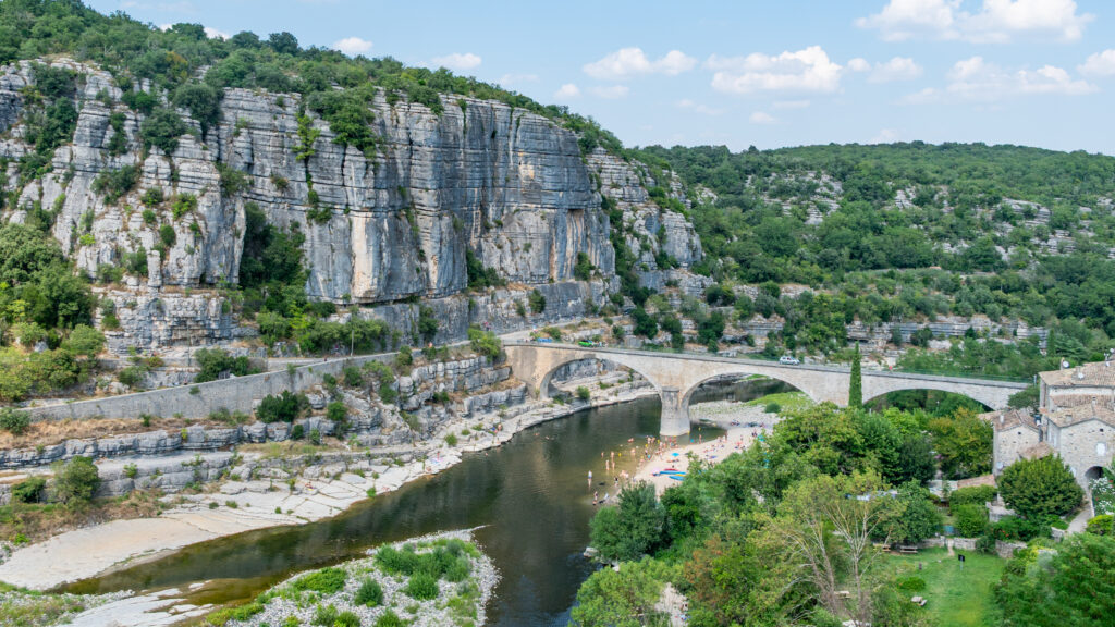 Baignade plage du Pont à Balazuc en Ardèche