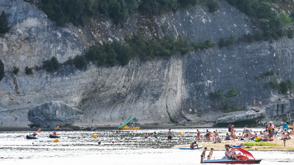 Faire de canoé et baignade dans les Gorges de l'Ardèche