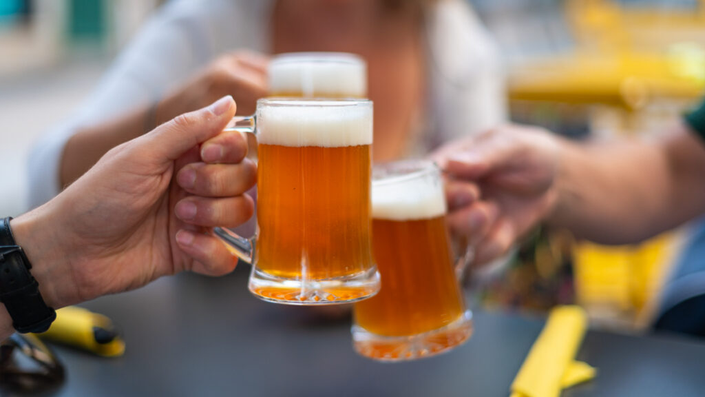 Restaurant convivial entre amis en Ardèche
