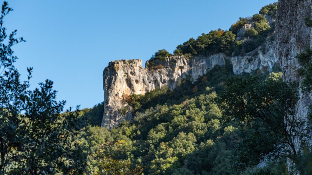 Trou de la lune dans le rocher de l'Ibie