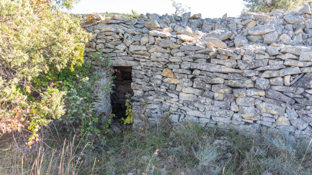 Capitelle dans un mur