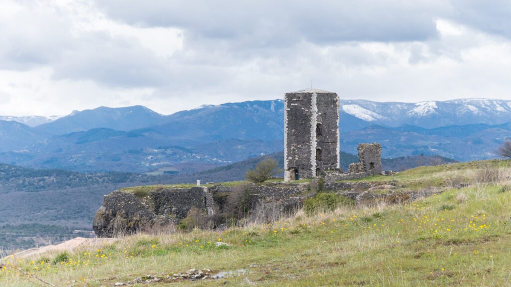 Tour de Mirabel sur le coiron en Ardèche
