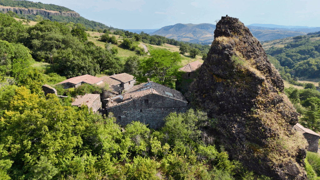 Roche chérie sur le Coiron en Ardèche