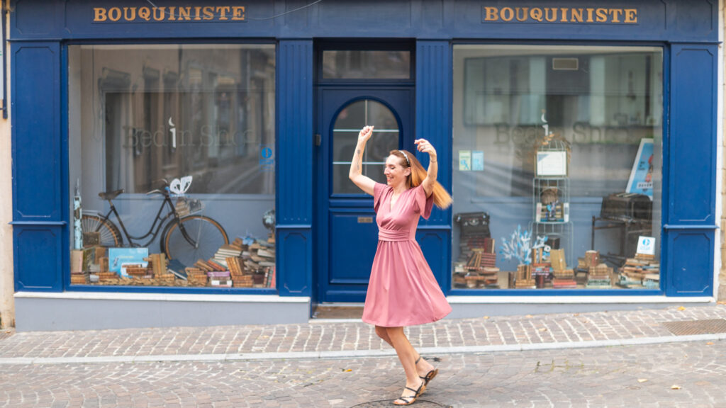 Bed in shop le bouquiniste hébergement insolite à Romans sur Isère dans la Drôme