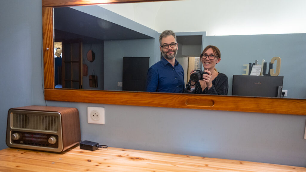 Bed in shop le bouquiniste hébergement insolite 5 personnes à Romans sur Isère dans la Drôme