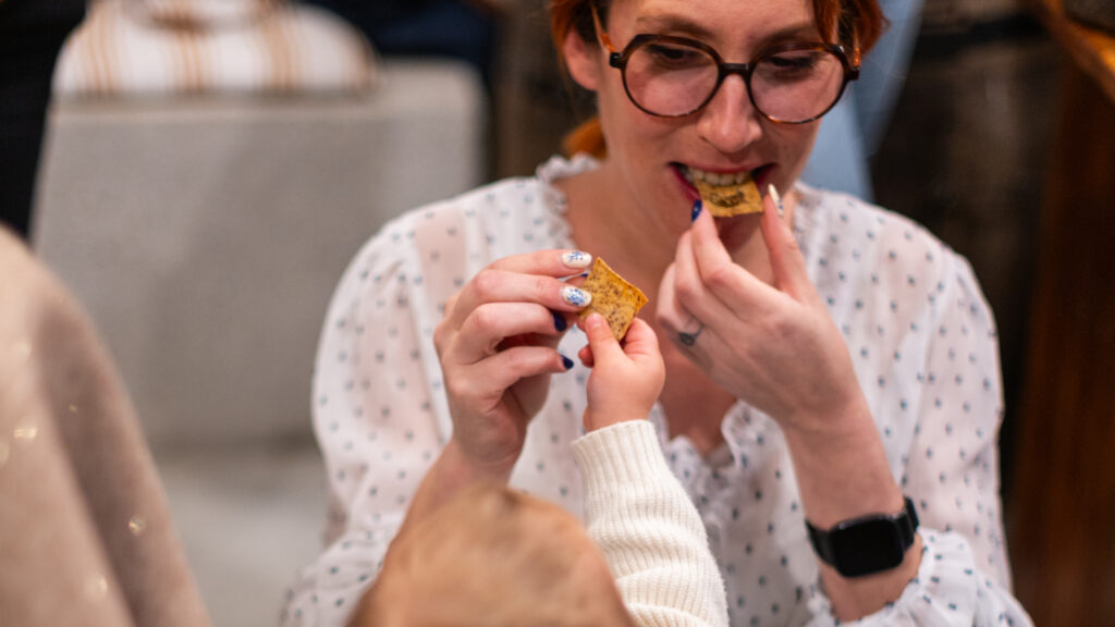 Partage de gourmandises au Domaine Mirabel Charmis en Ardèche