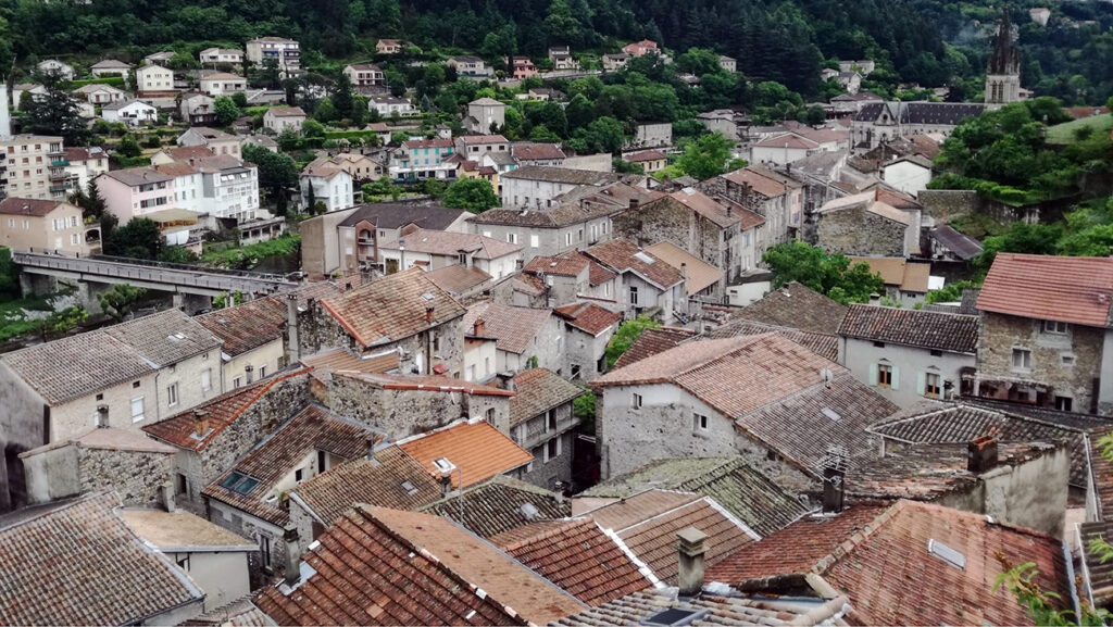 Visiter le quartier médiévals de Vals les Bains en Ardèche