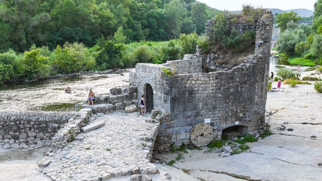 Visiter Vogue Ardèche plage baignade moulin