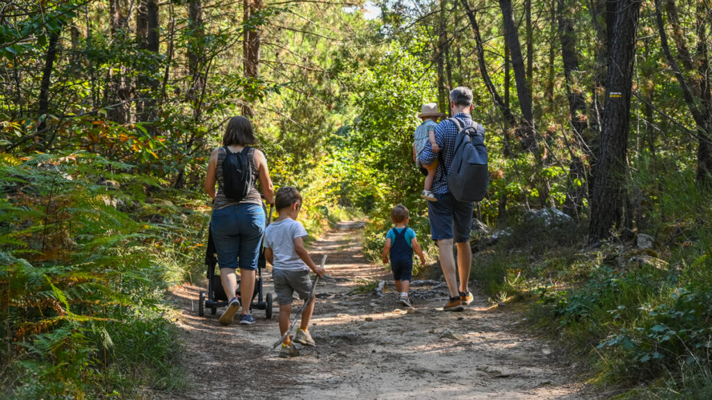 Randonnée facile poussette enfants ardèche ailhon