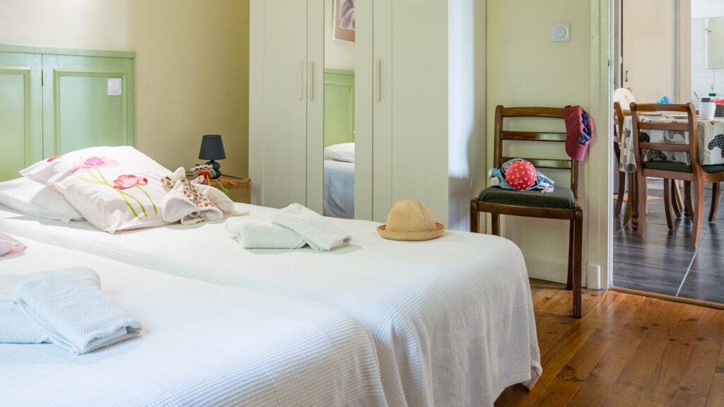 Hébergement famille ardèche pas cher