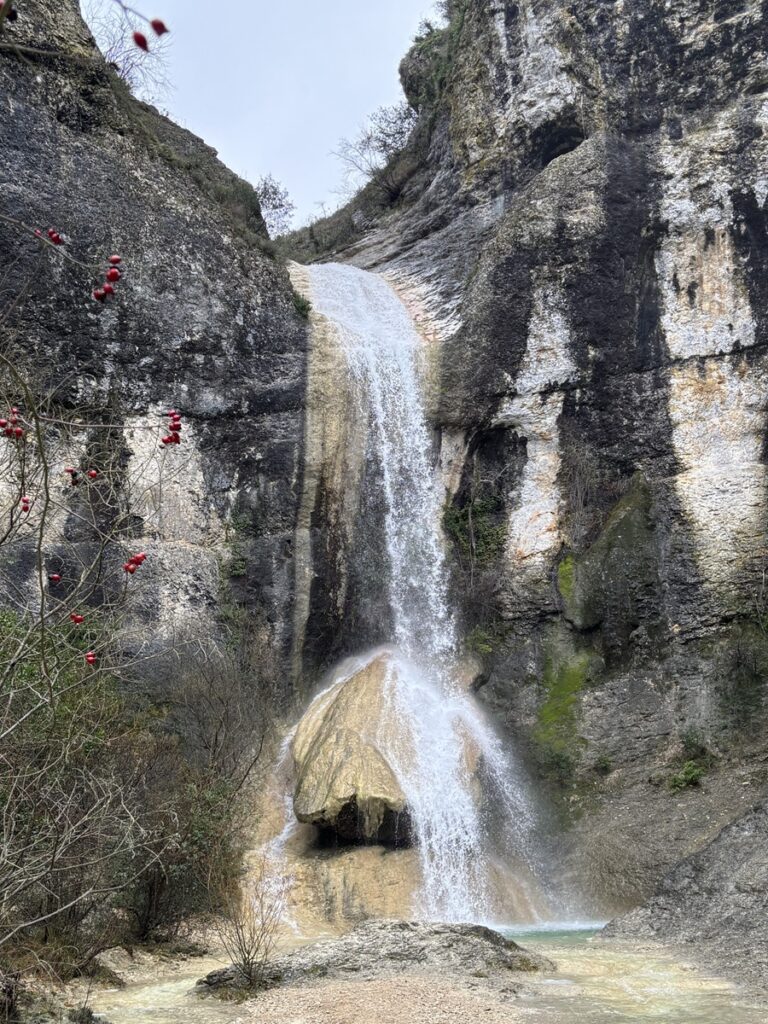 cascade de Rochecolombe par baskets en vadrouille