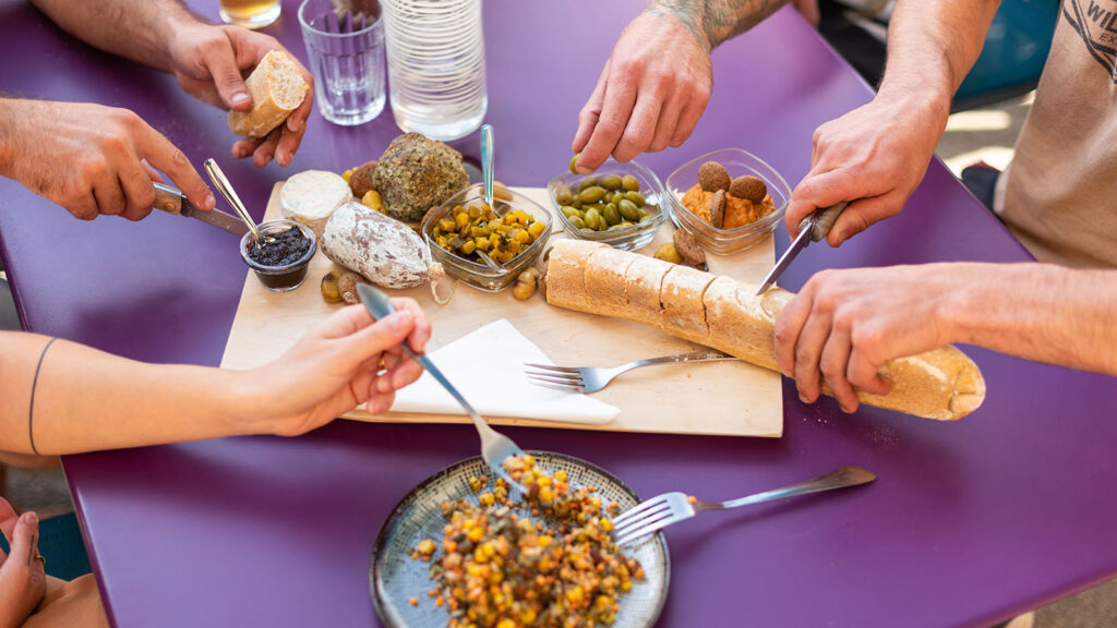 Restaurant épicerie produits locaux la Virginie à Vogüé en Ardèche Village de caractère