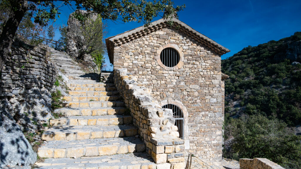 Visiter Rochecolombe en famille en Ardèche