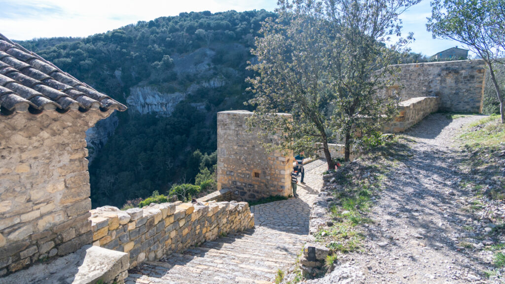 Château de Rochecolombe avec les enfants en Ardèche