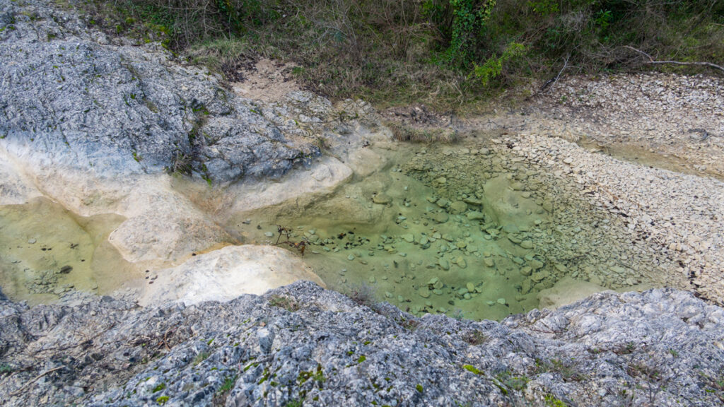 Rivière et cascade de Rochecolombe en Ardèche