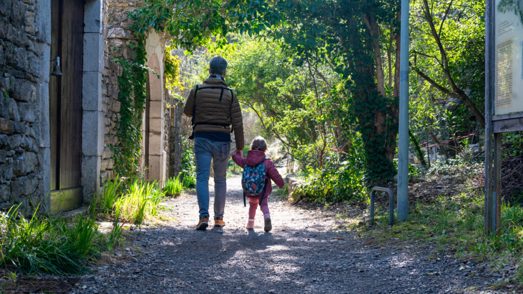 Visiter Rochecolombe en Ardèche en famille avec des enfants