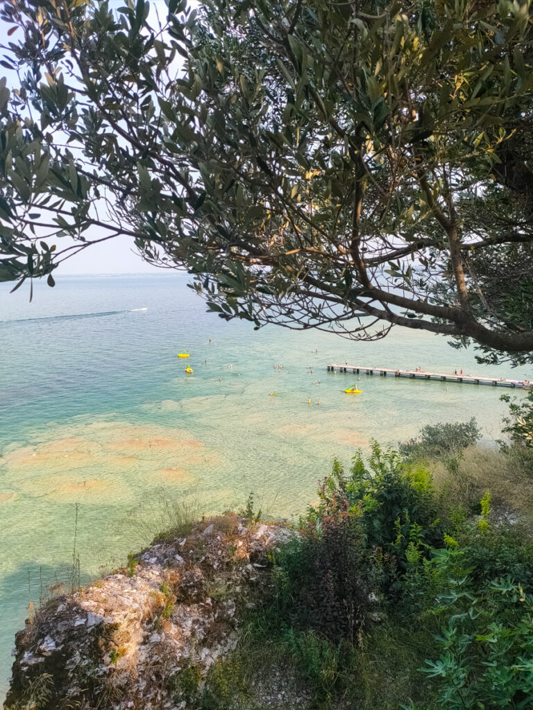 grottes de catulle sirmione visite en famille plage jamaicaine sur le lac de garde