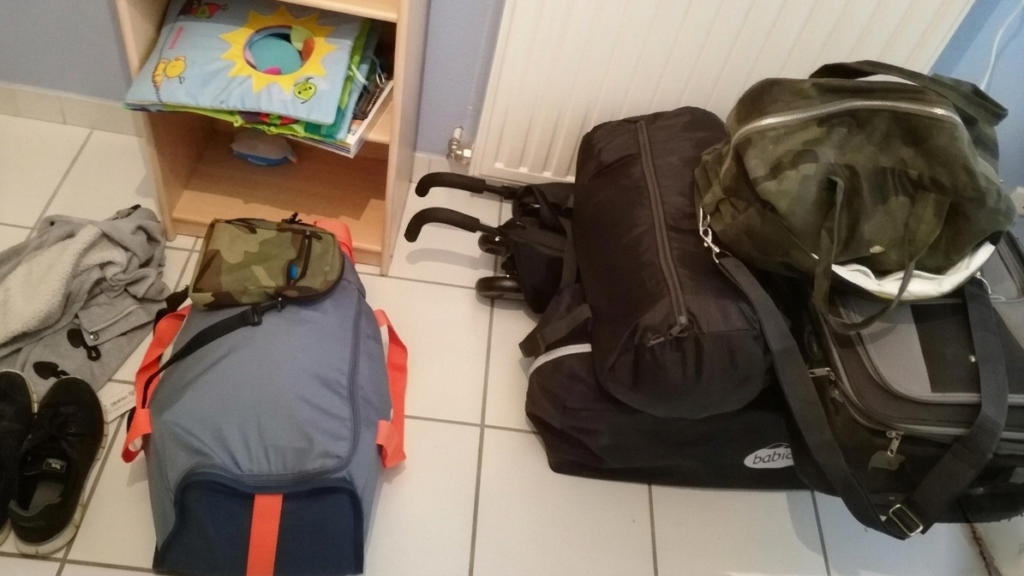 Voyage valise famille enfants bébé
